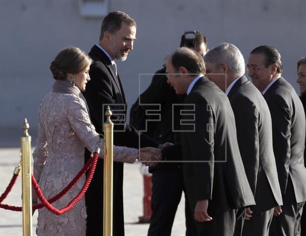 Los Reyes viajan a Oporto para iniciar su visita de Estado a Portugal